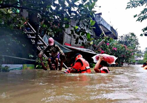 फिलिपिन्समा बाढीको वितन्डाः ५३ जनाको मृत्यु, गाउँ जलमग्न