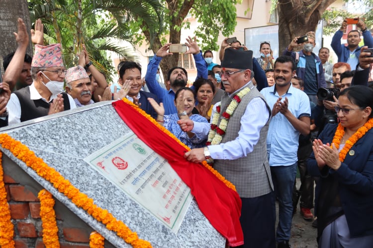 चुनावको मुखमा गृह जिल्लामा प्रचण्ड रणनीति : धमाधम शिलान्यासदेखि लालपुर्जा वितरणसम्म