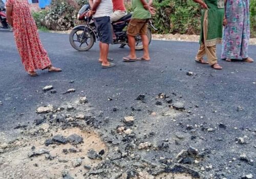 पिच गरेको भोलिपल्टै सडक जिर्ण, स्थानीय आन्दाेलित