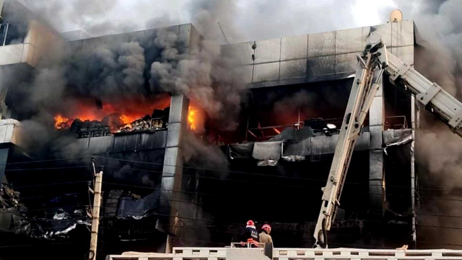 दिल्लीको व्यावसायिक भवनमा अगालागी, २७ जनाको मृत्यु