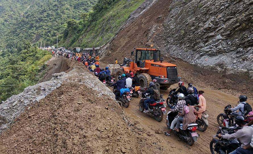 नारायणगढ मुग्लिन सडक दुईतर्फी सञ्चालनमा