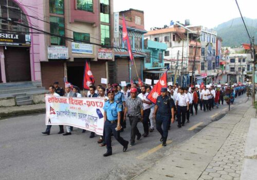 संविधान दिवसको अवसरमा धादिङमा प्रभातफेरी