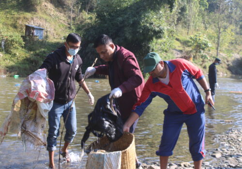 थोपल खोला सरसफाइमा उत्रिए मेयर भीम प्रसाद ढुंगाना