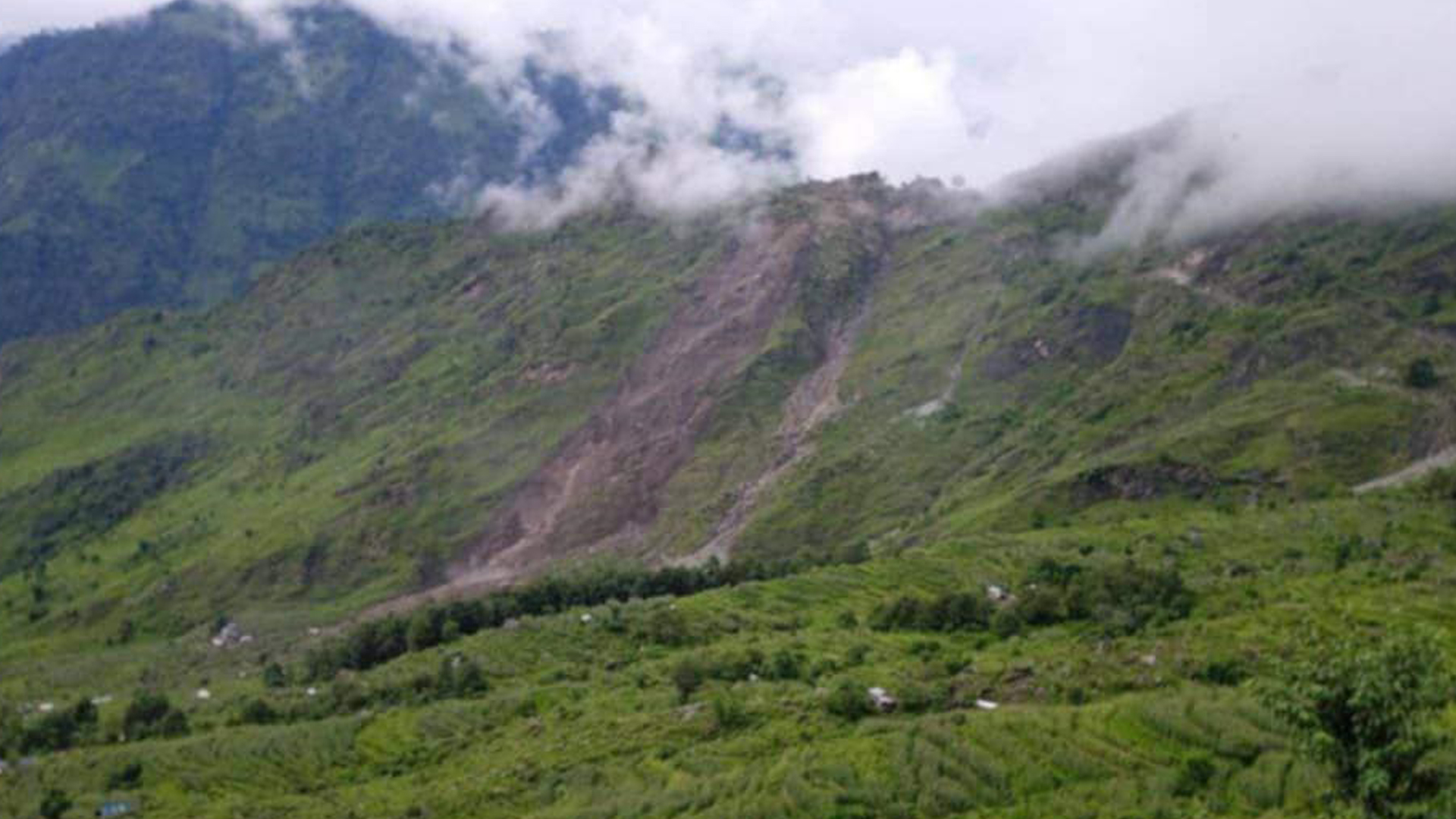 रुवीभ्यालीमा पहिरोको कारण ५ घरमा क्षती, २२ घर उच्च जोखिममा