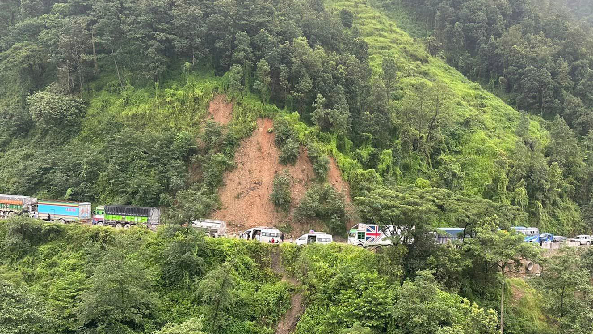 नागढुङ्गा पहिरो : सडक एकतर्फी खुल्यो