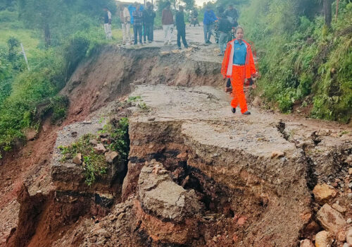 अविरल वर्षाः देशभर ६३ स्थानमा यातायात अवरुद्ध, काठमाडौँ उपत्यका प्रवेश गर्ने सबै नाका बन्द